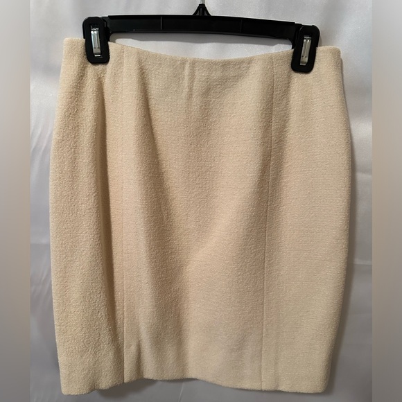 Chanel Cream Bouncle Wool Suit Eu 42 - Picture 3 of 11